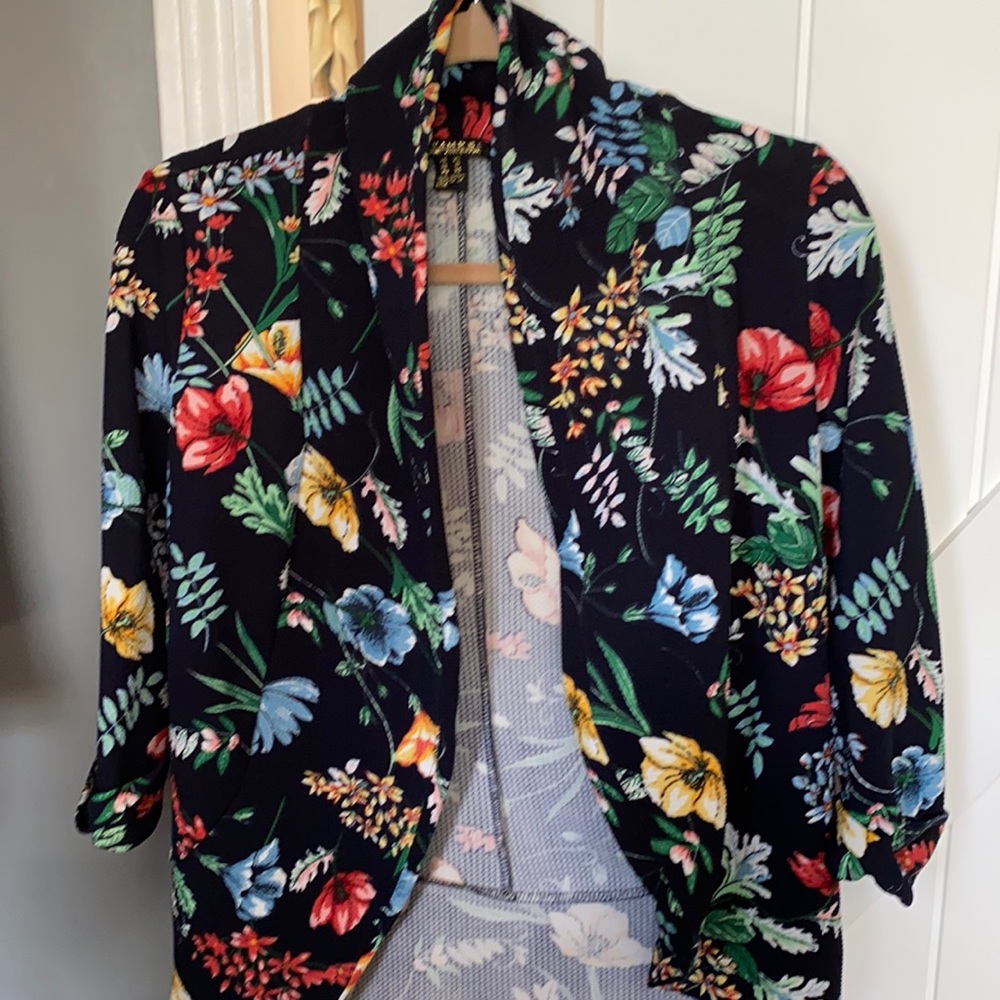 Floral open blazer/shrug size XS ‘revamped’ brand
